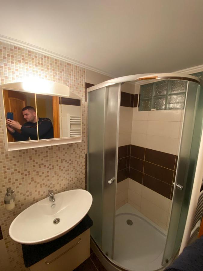דירות גיולה Mimi Apartman מראה חיצוני תמונה